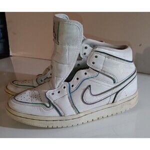 Air Jordan 1 Mid Se Iridescent trim Women's Sneaker Size 7 Used (READ)